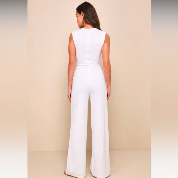Lulus Enticing Endeavors White Jumpsuit size M in the color white NWT - Picture 5 of 10